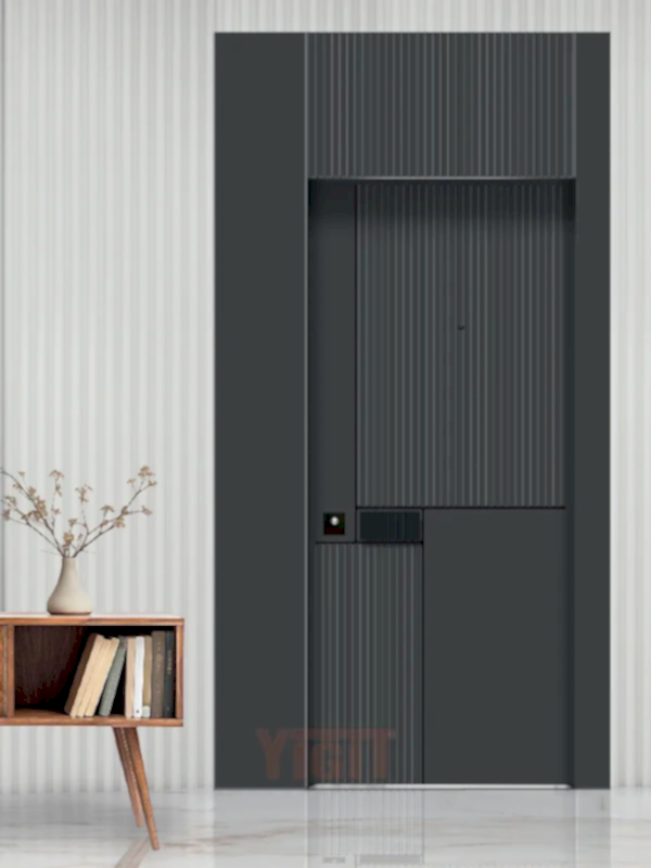 Modern gri iç kapı, minimalist tasarım ve dikey çizgili panel