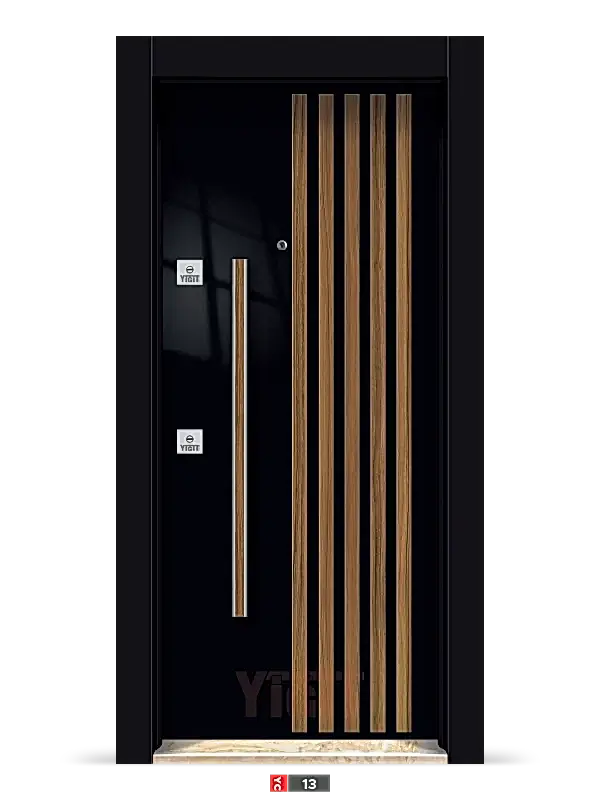 Siyah çelik kapı, dikey ahşap çıtalı tasarım